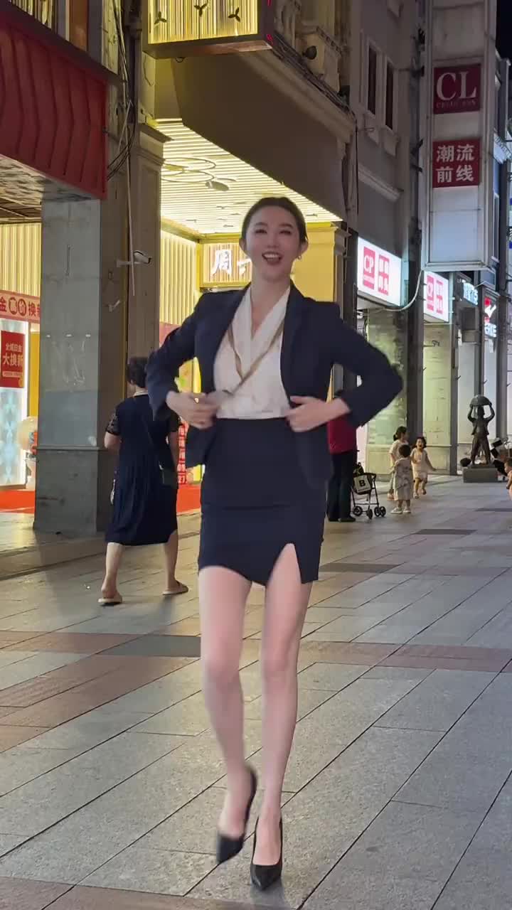 @Sally 雪莉 大笑笑