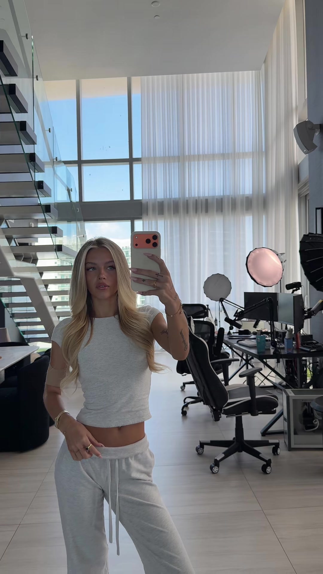 @lilliansnyderr