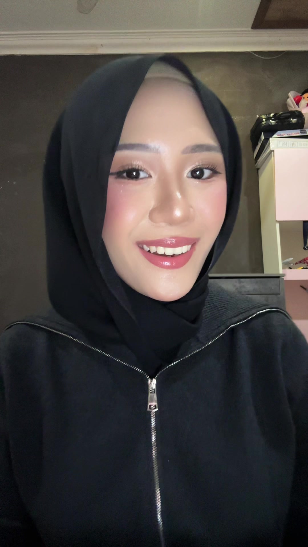 @isyanell