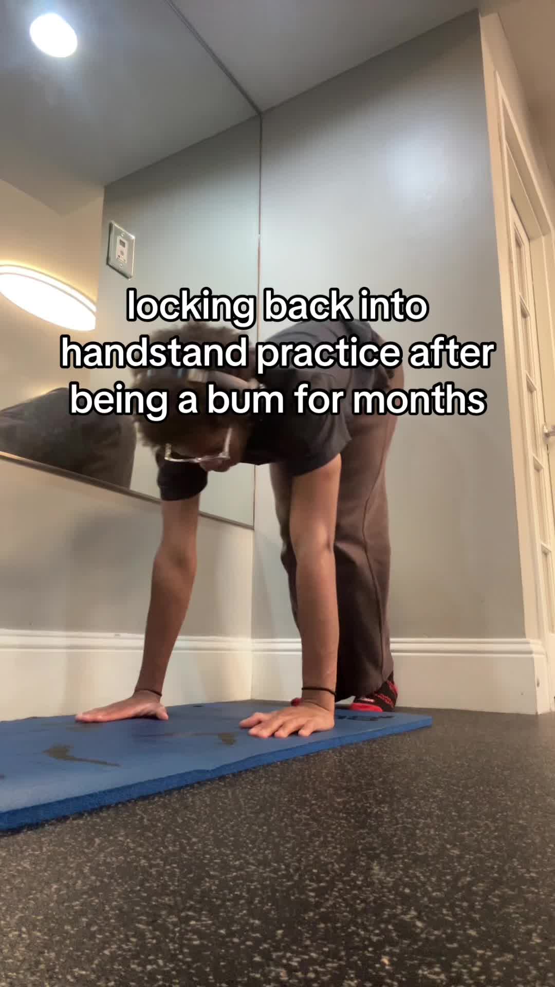 @handfullass