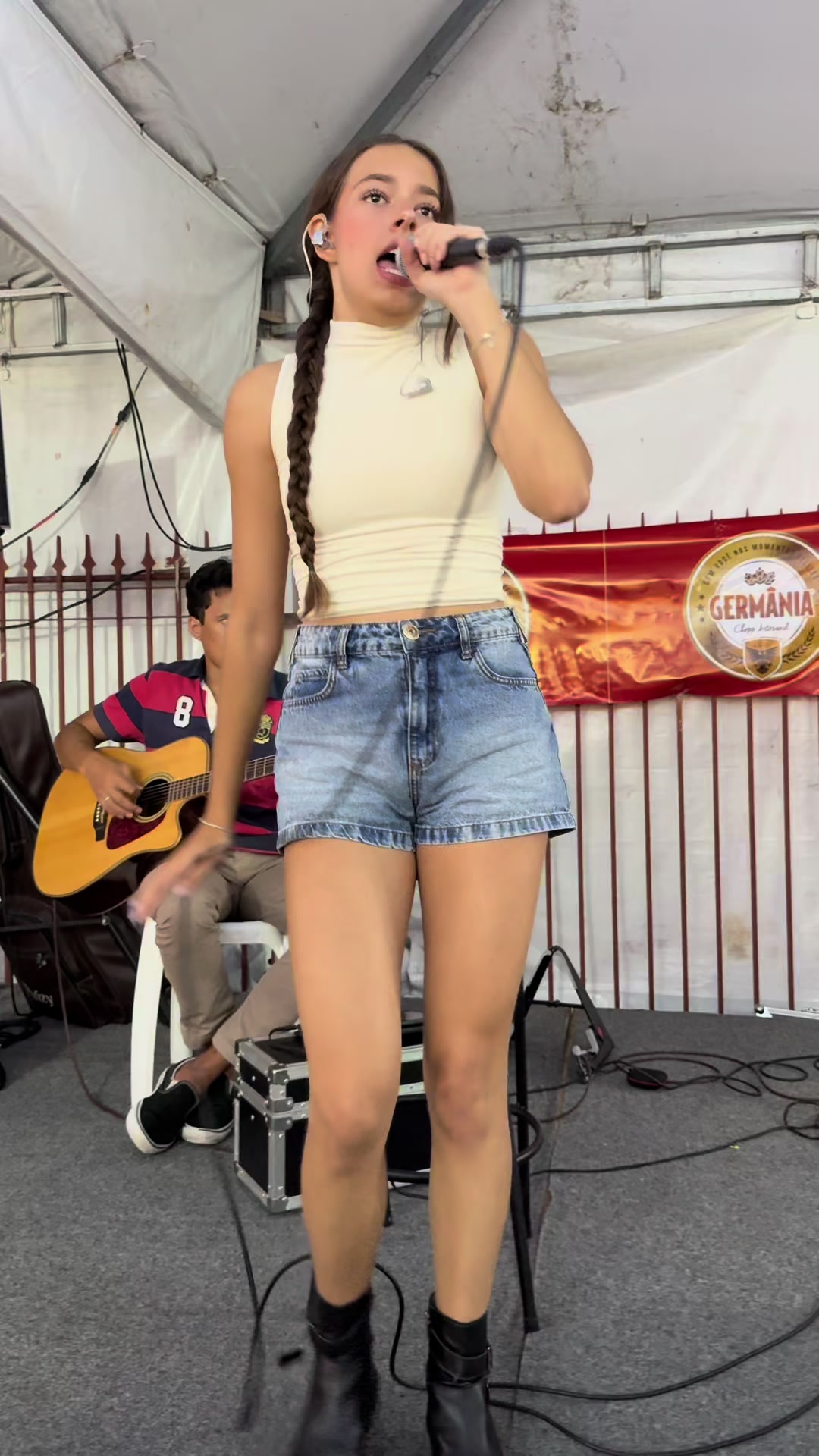 @Julia Andrade