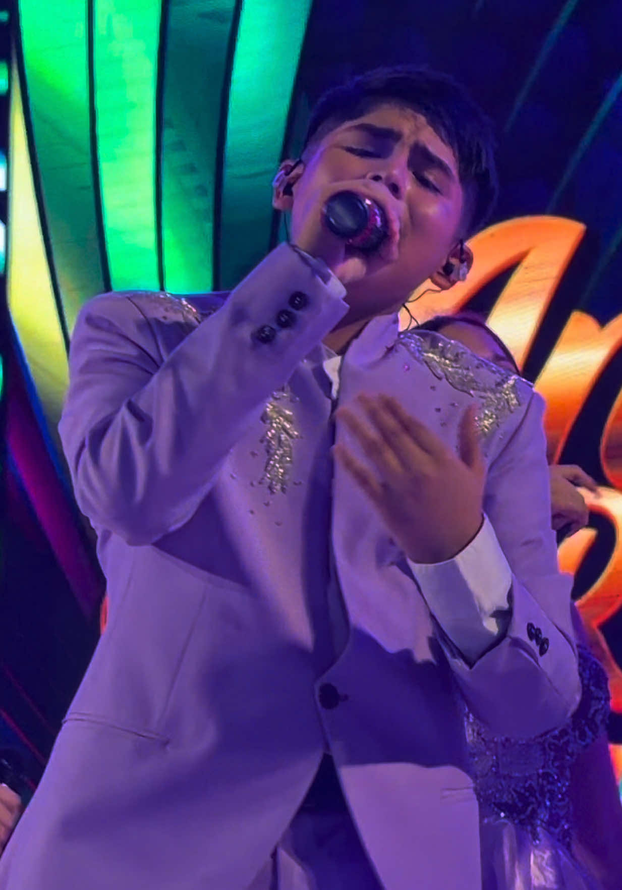@AMOR REBELDE OFICIAL