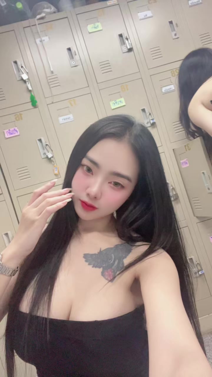 @Praewwee