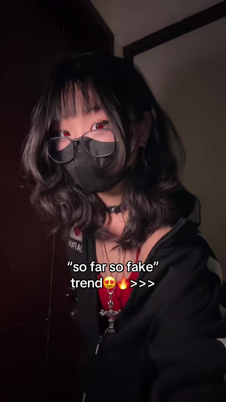 @Kitsunee. 🦊