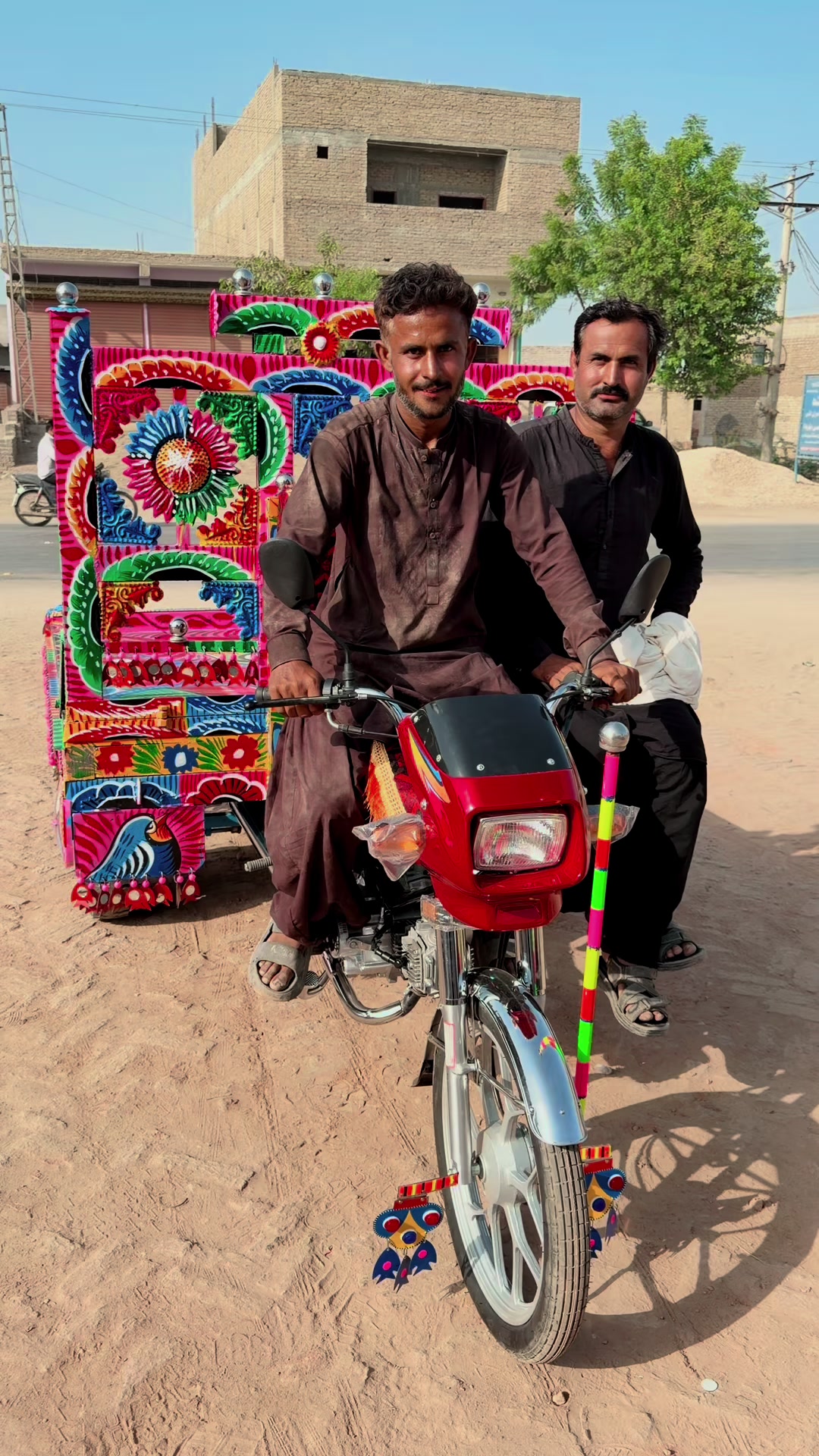 @تاج یونائیٹڈ شوروم نوابشاہ