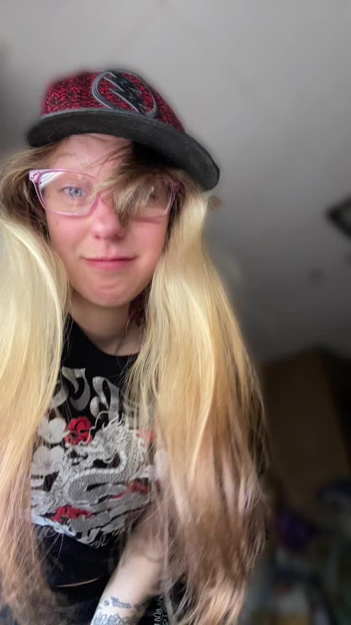@Cosmic_Axolotl_Queen420