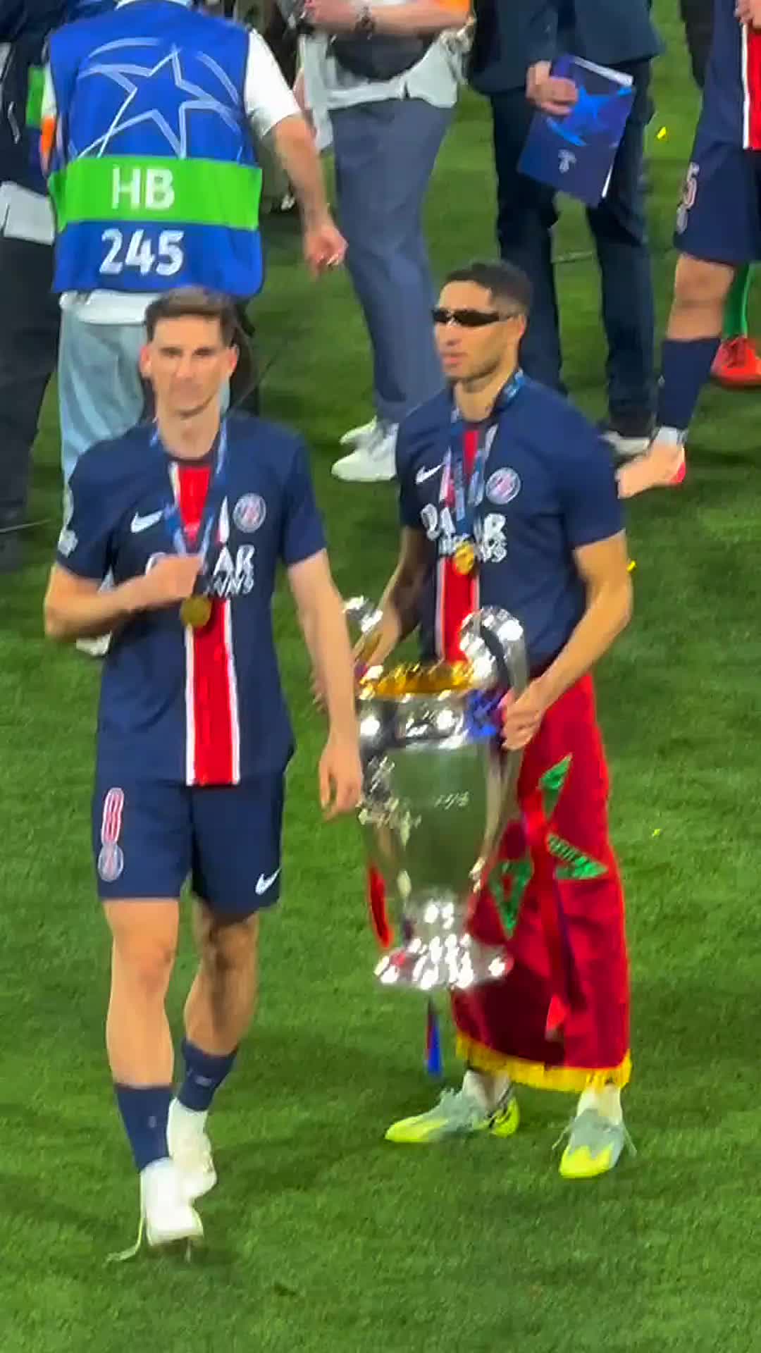 @DANGOURA🇸🇳 le PARISIEN❤️💙