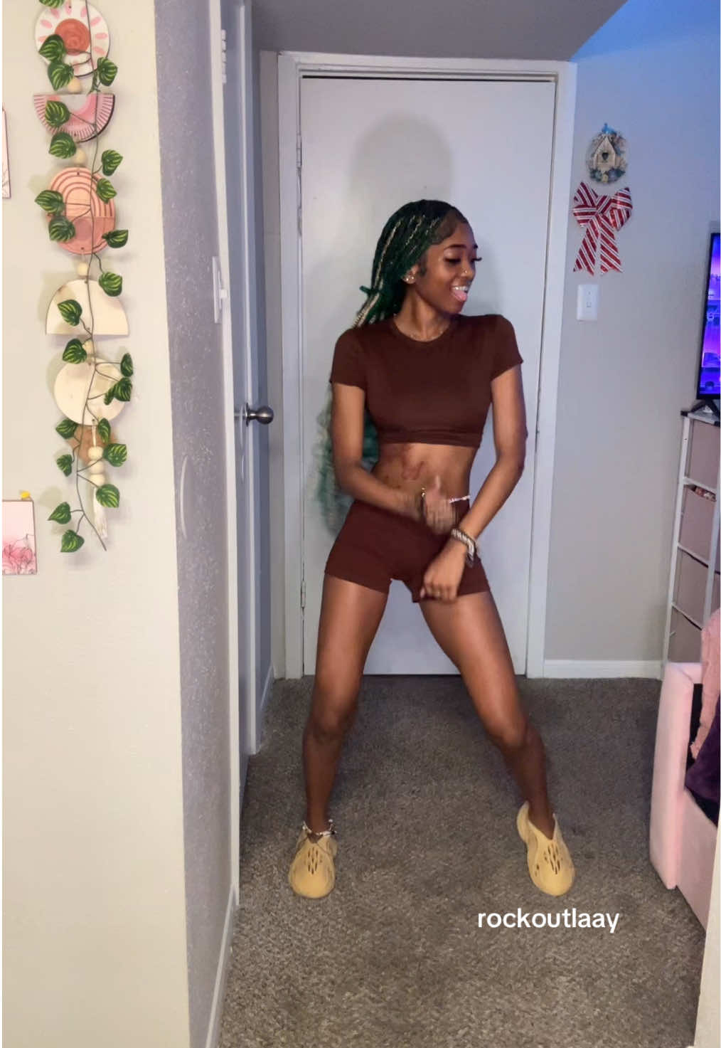 @rockoutlaay
