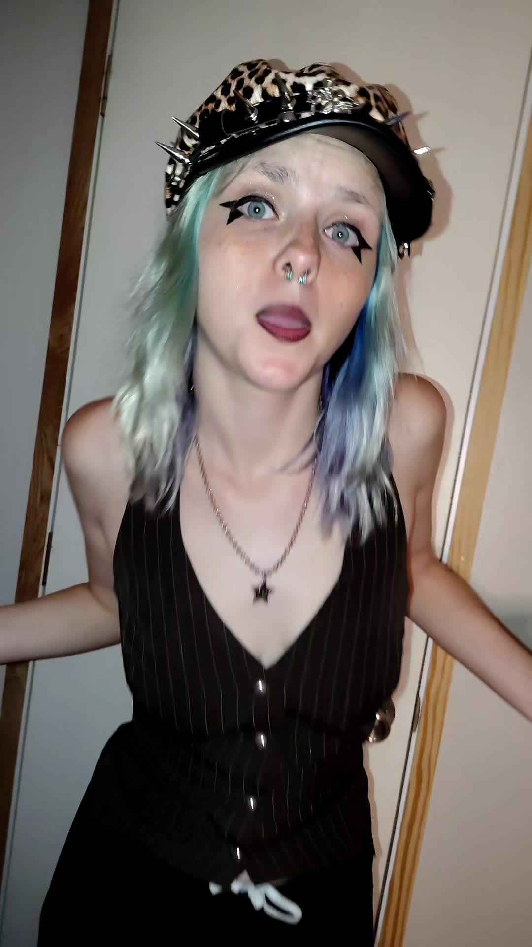 @★ r y a t t ★