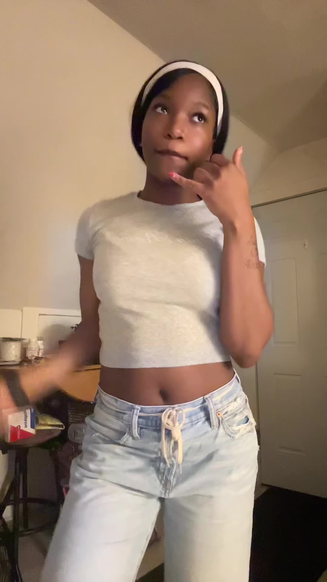 @⁷
