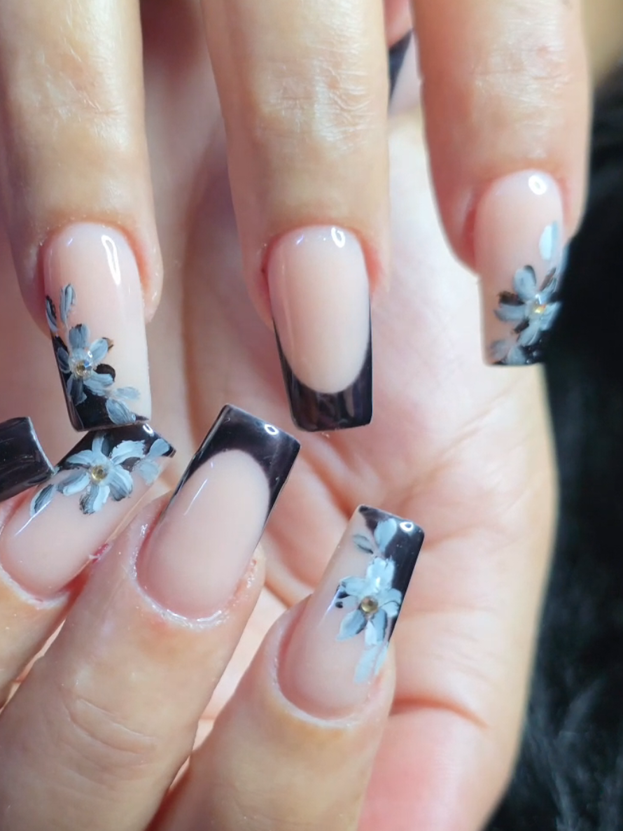 @Elizabeth_nails