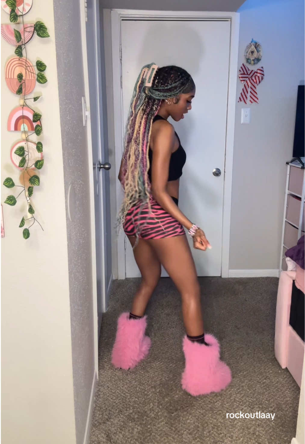 @rockoutlaay
