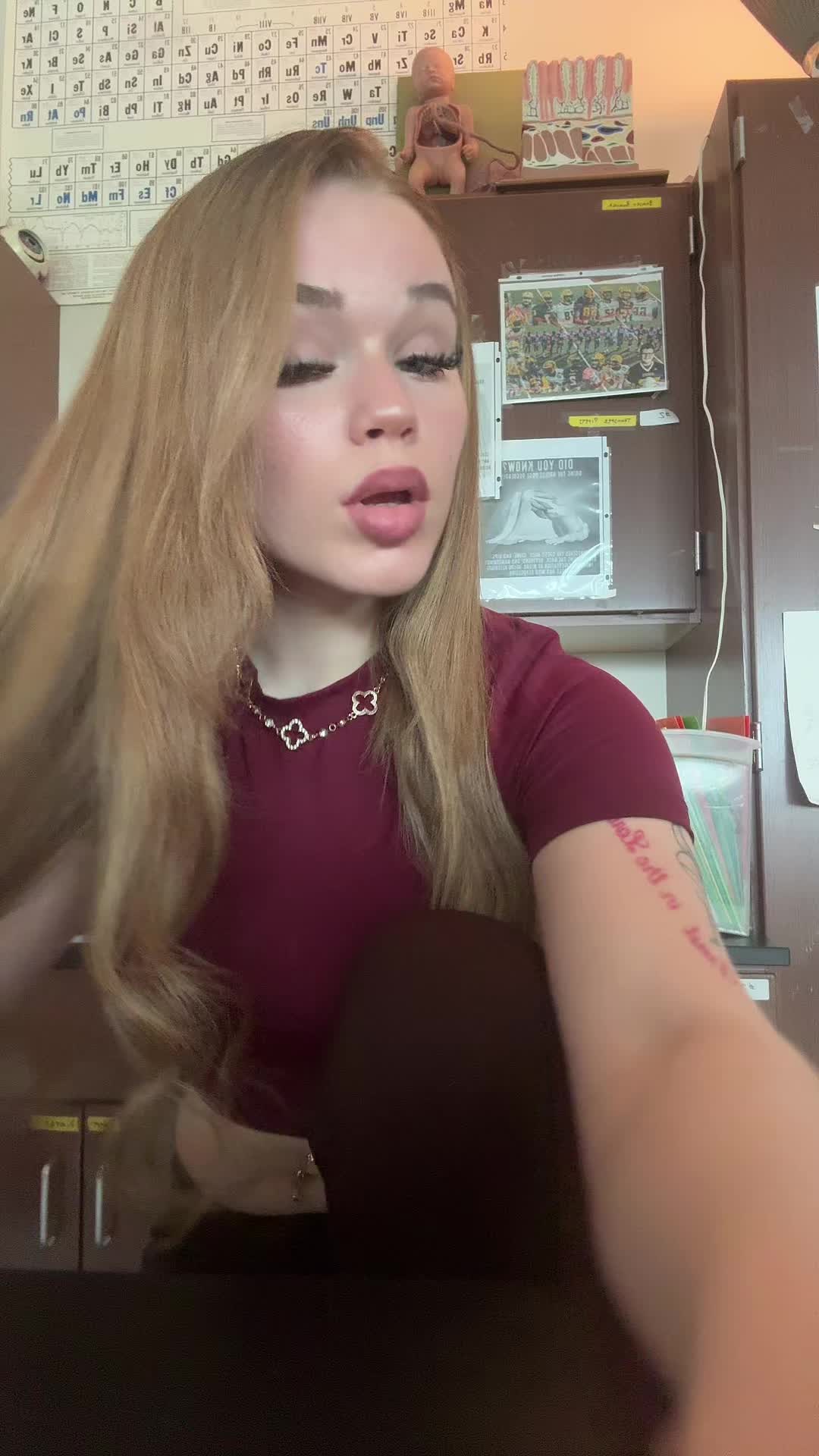 @𖦏