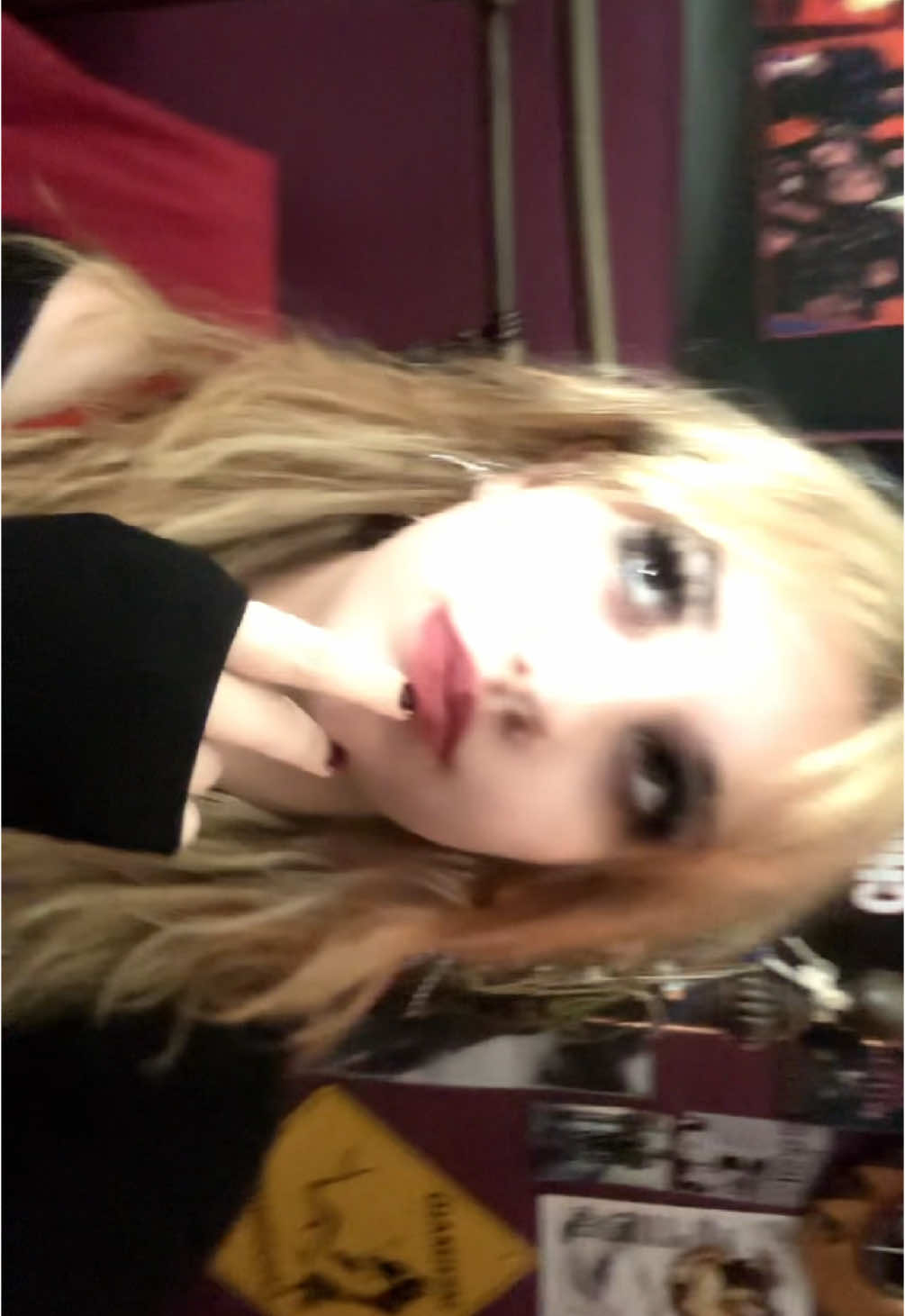@😼