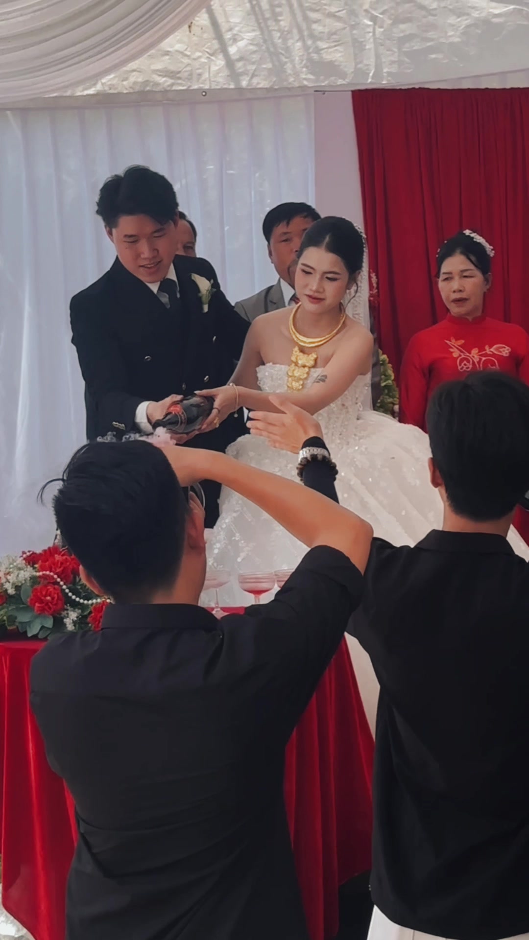 @VULUXURY (ÁO CƯỚI BÌNH PHƯỚC)