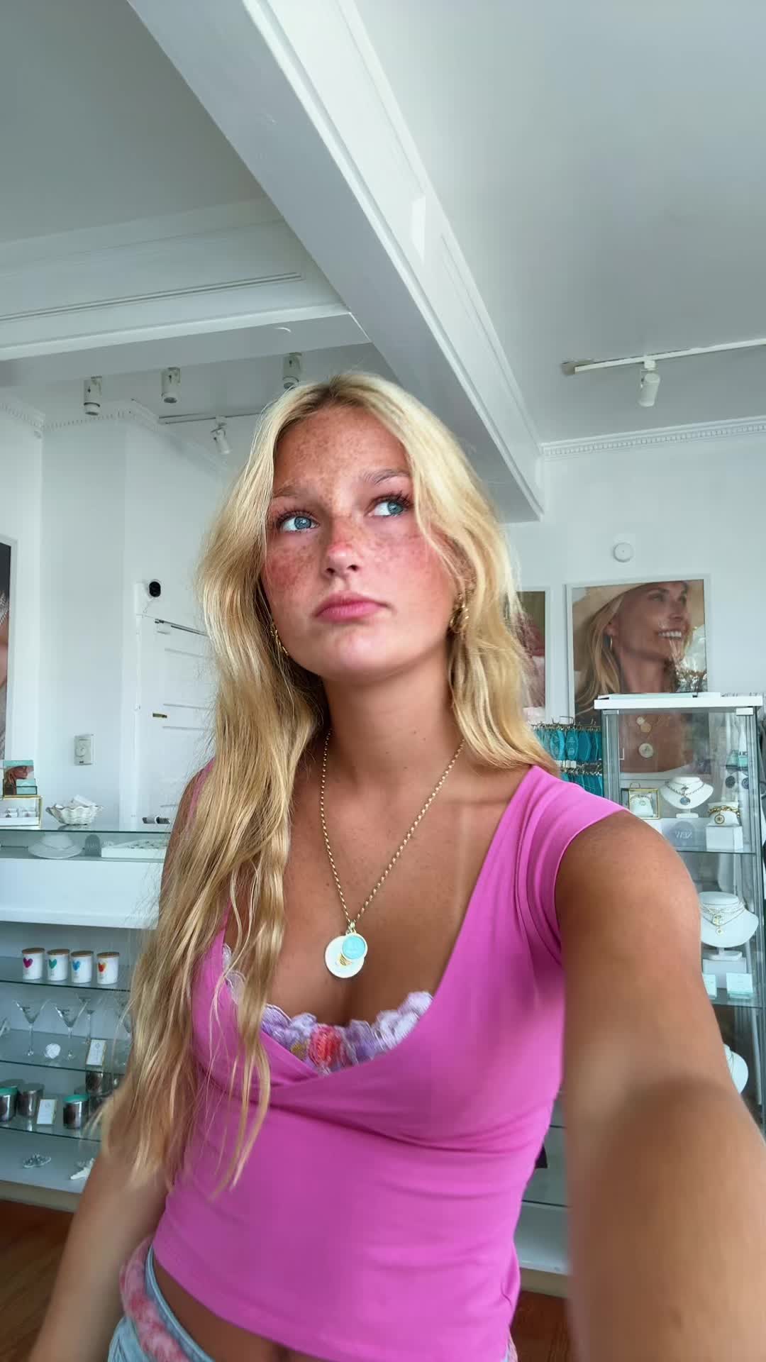 @😁