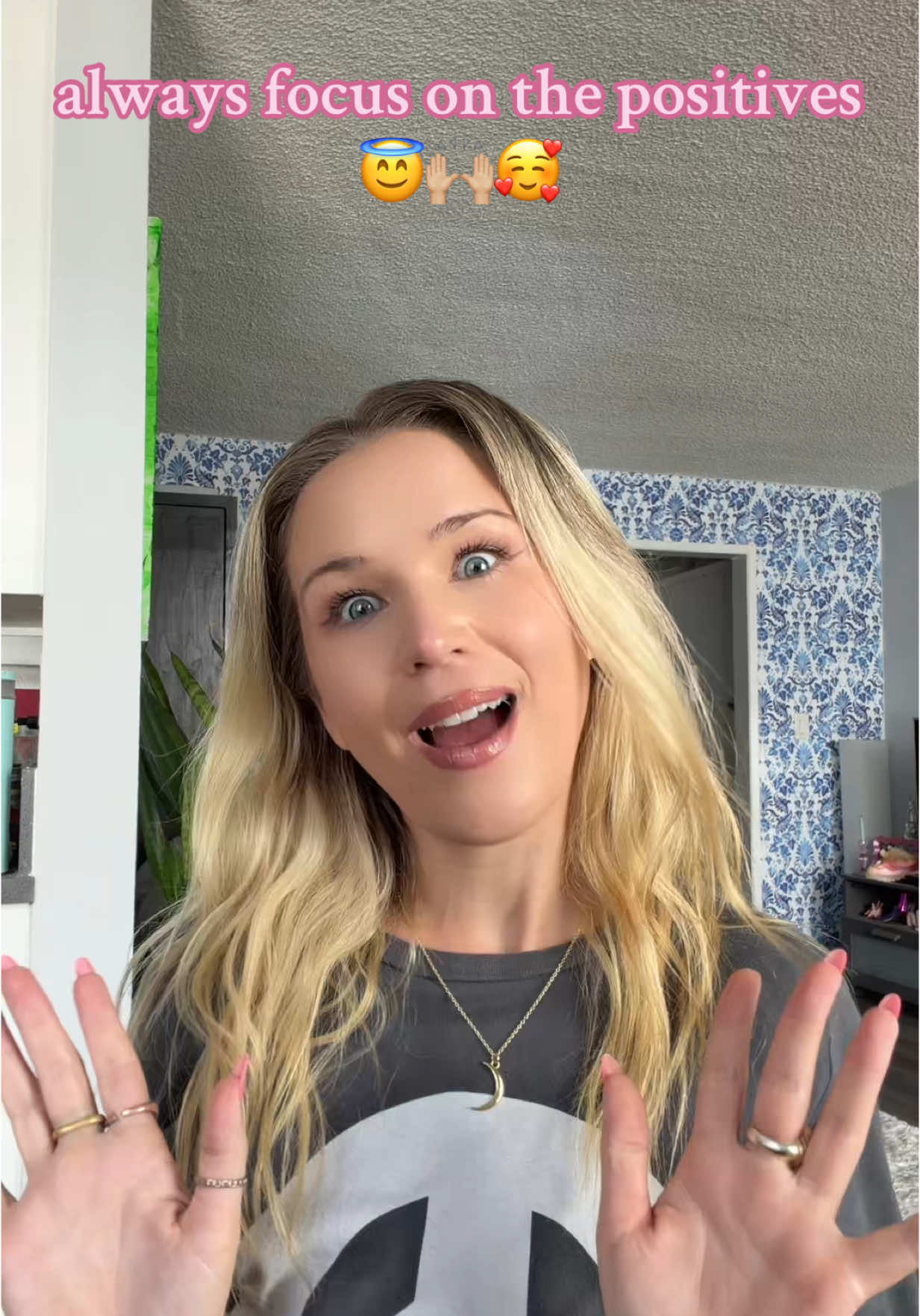 @Leah Knauer💖actor/comic/diva