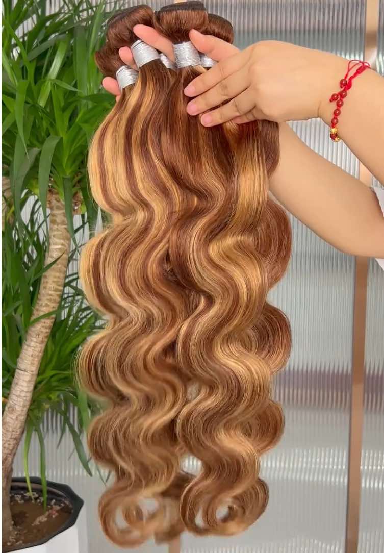 @uwigs hair