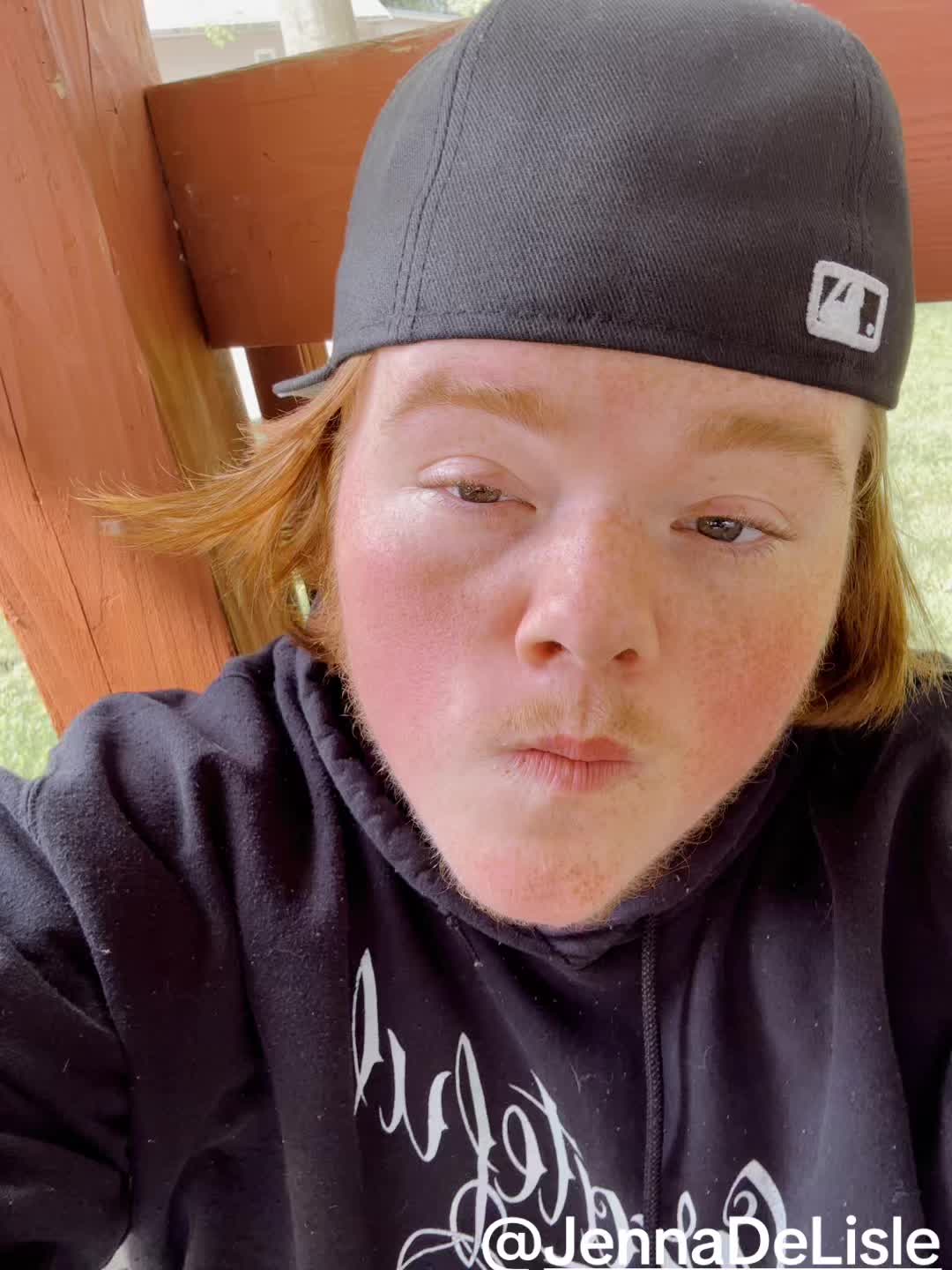 @𖣂