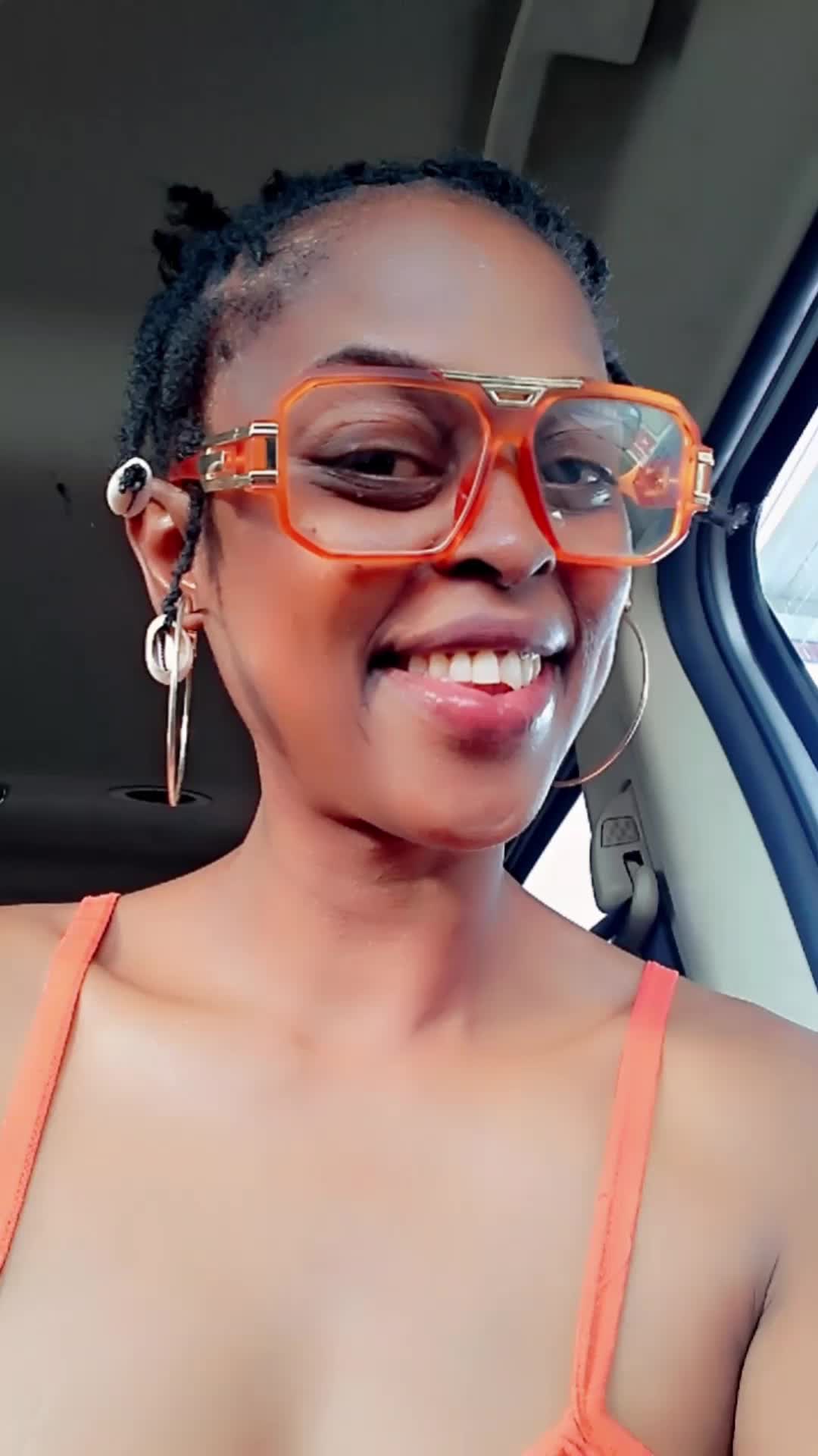 @MoMoney