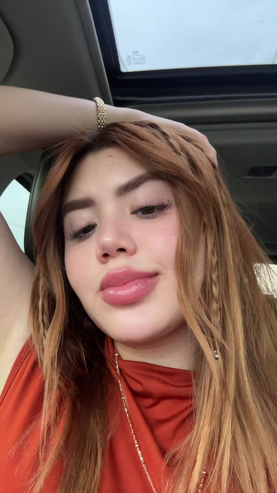 @Moniinay