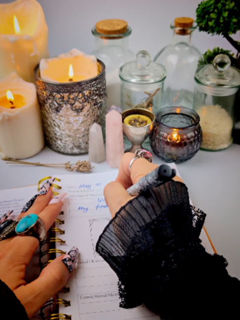 @Witchy Cauldron Tarot