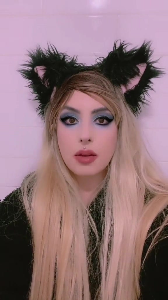 @furby queen ʕ•̫͡•ʕ*̫͡ʕ•͓͡•ʔ