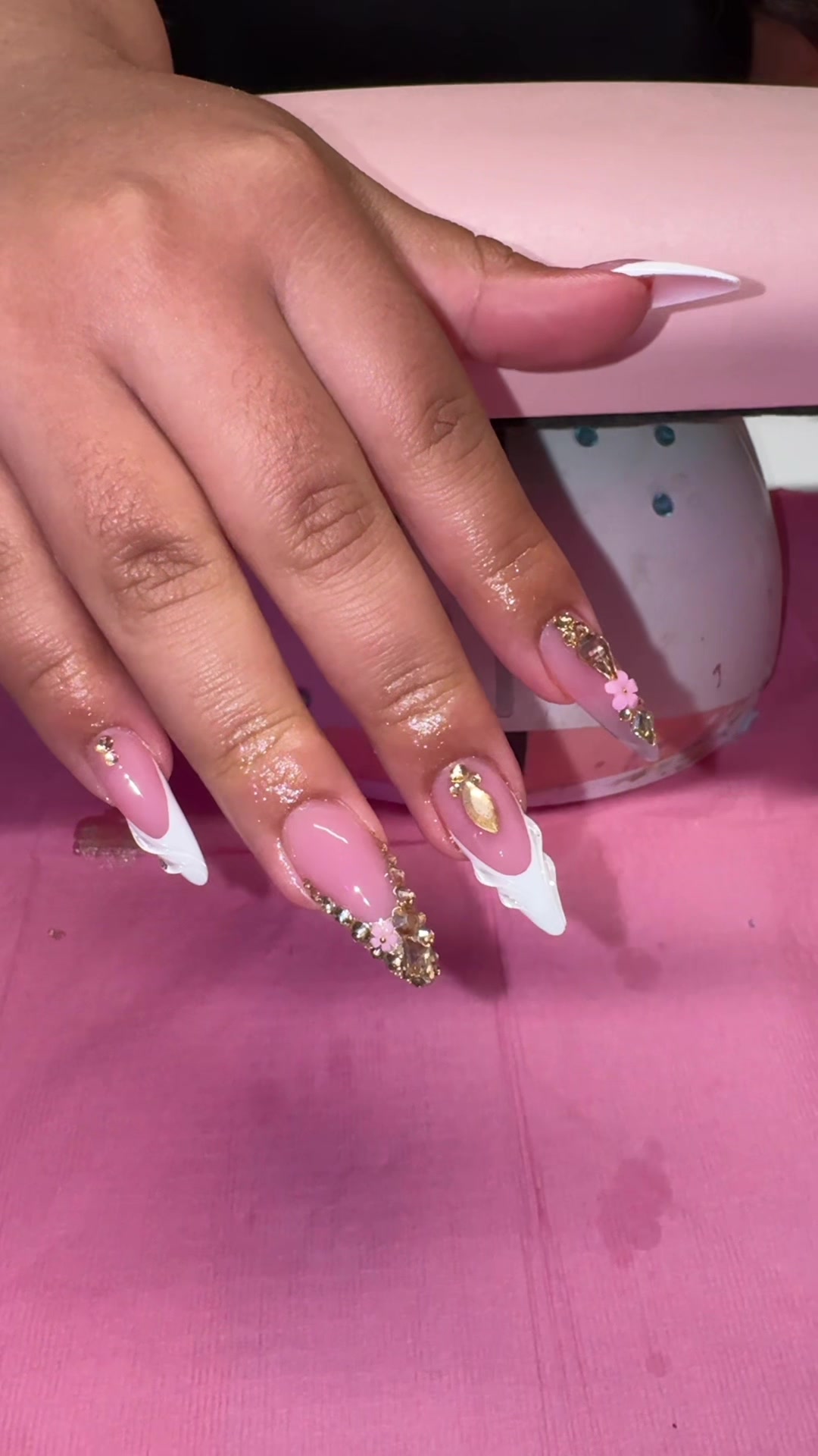 @831 NAIL TECH 🍒