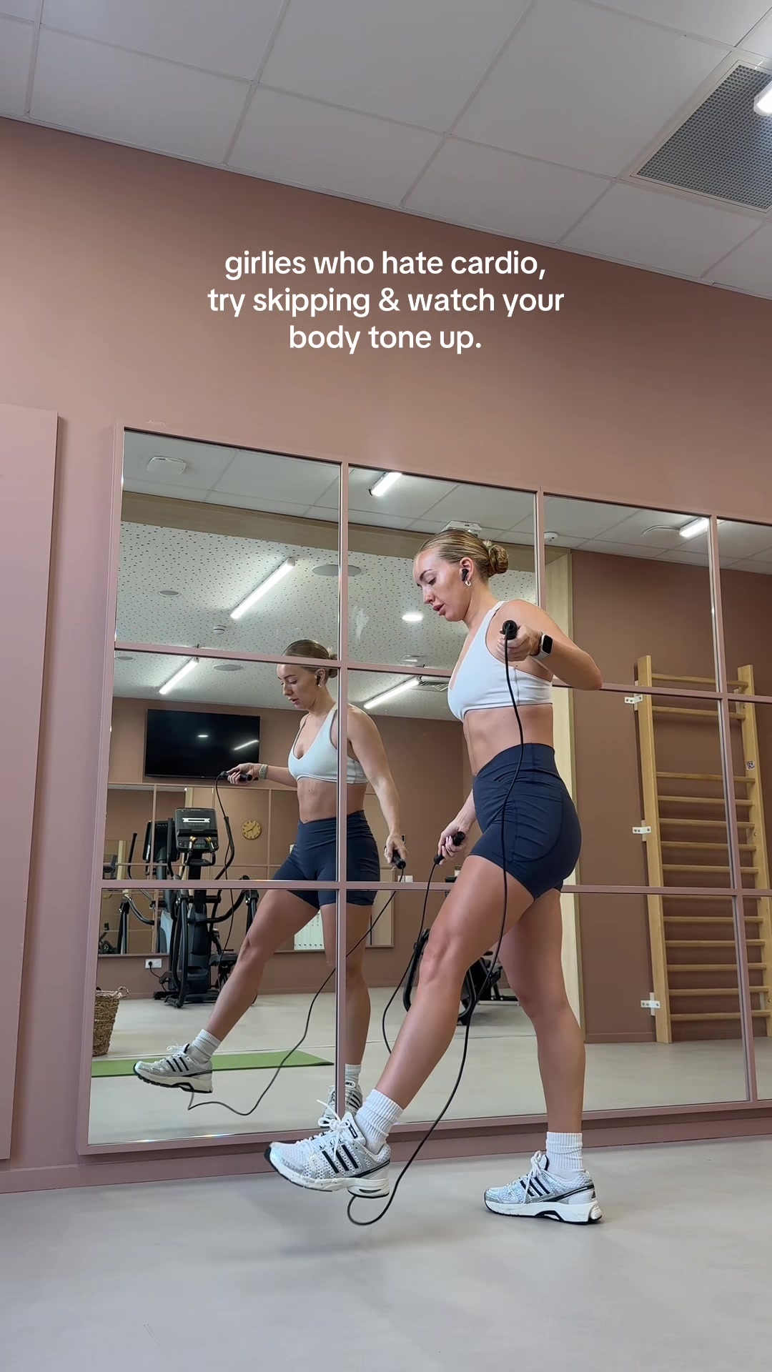 @kelly, fitness fashion travel