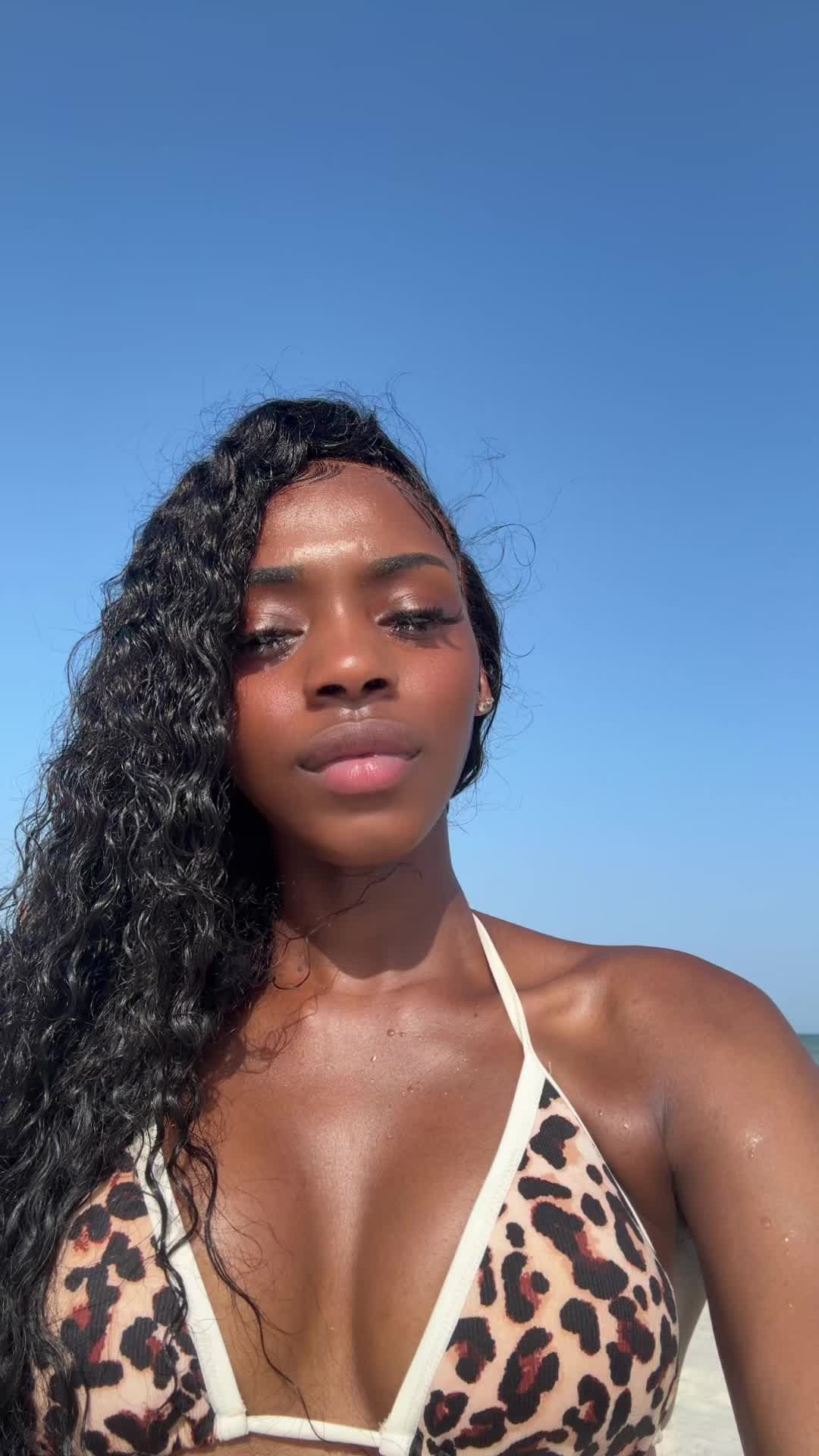 @luhneeezzy
