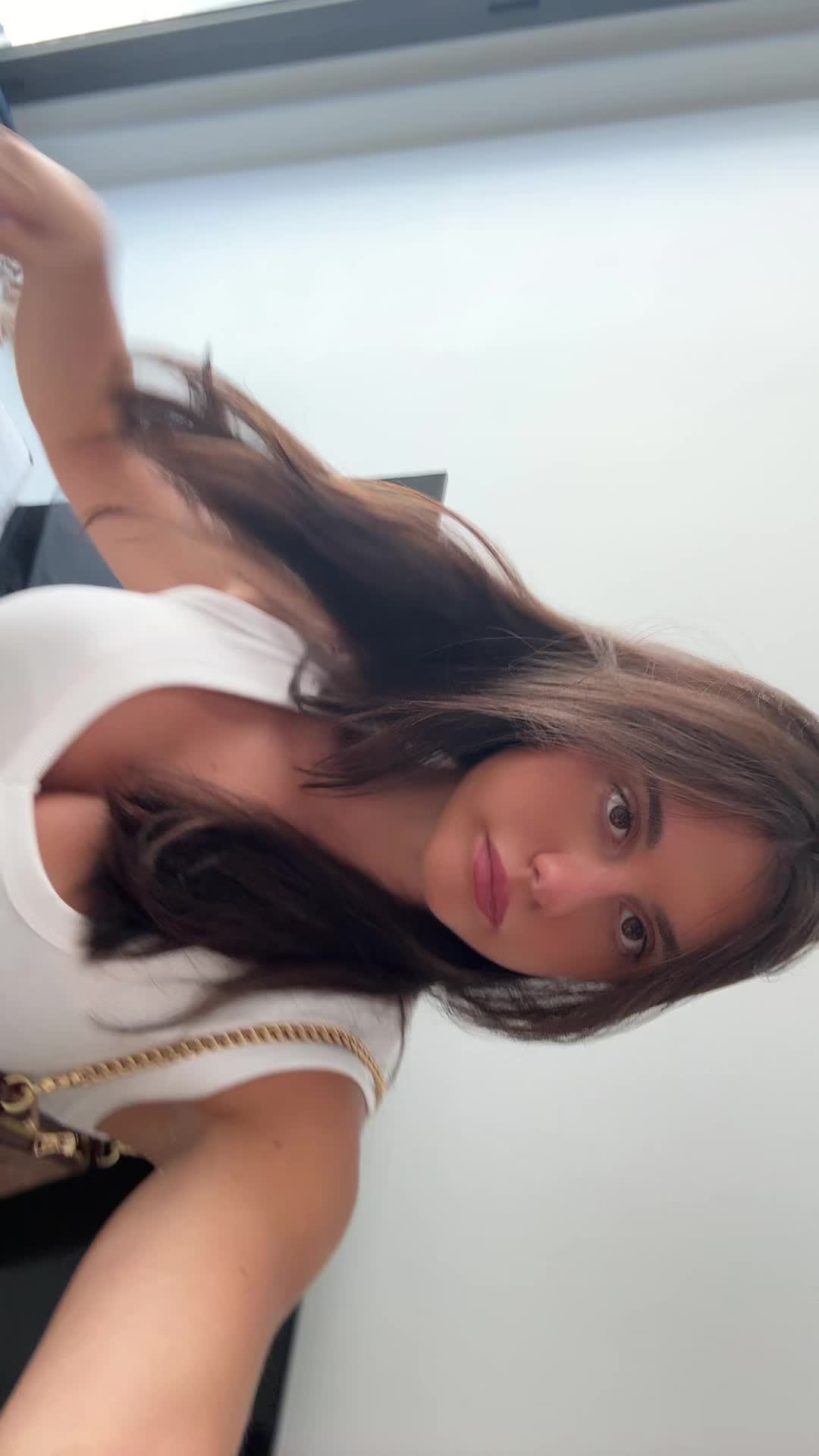 @Bella