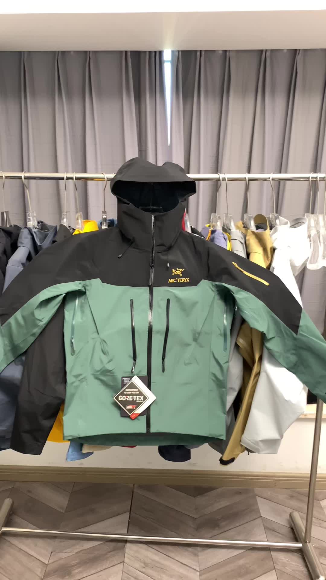 @skiingjacket