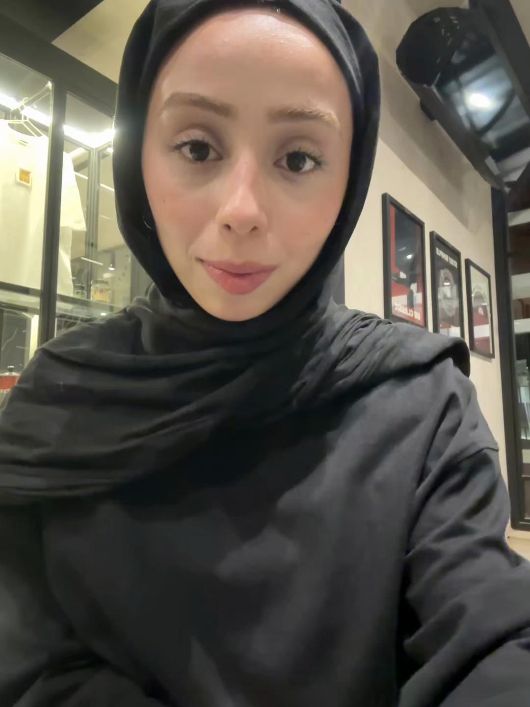 @🐝
