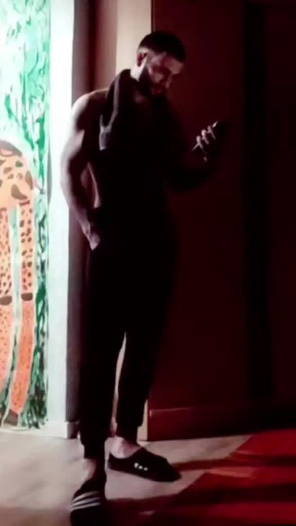 @Elissaio