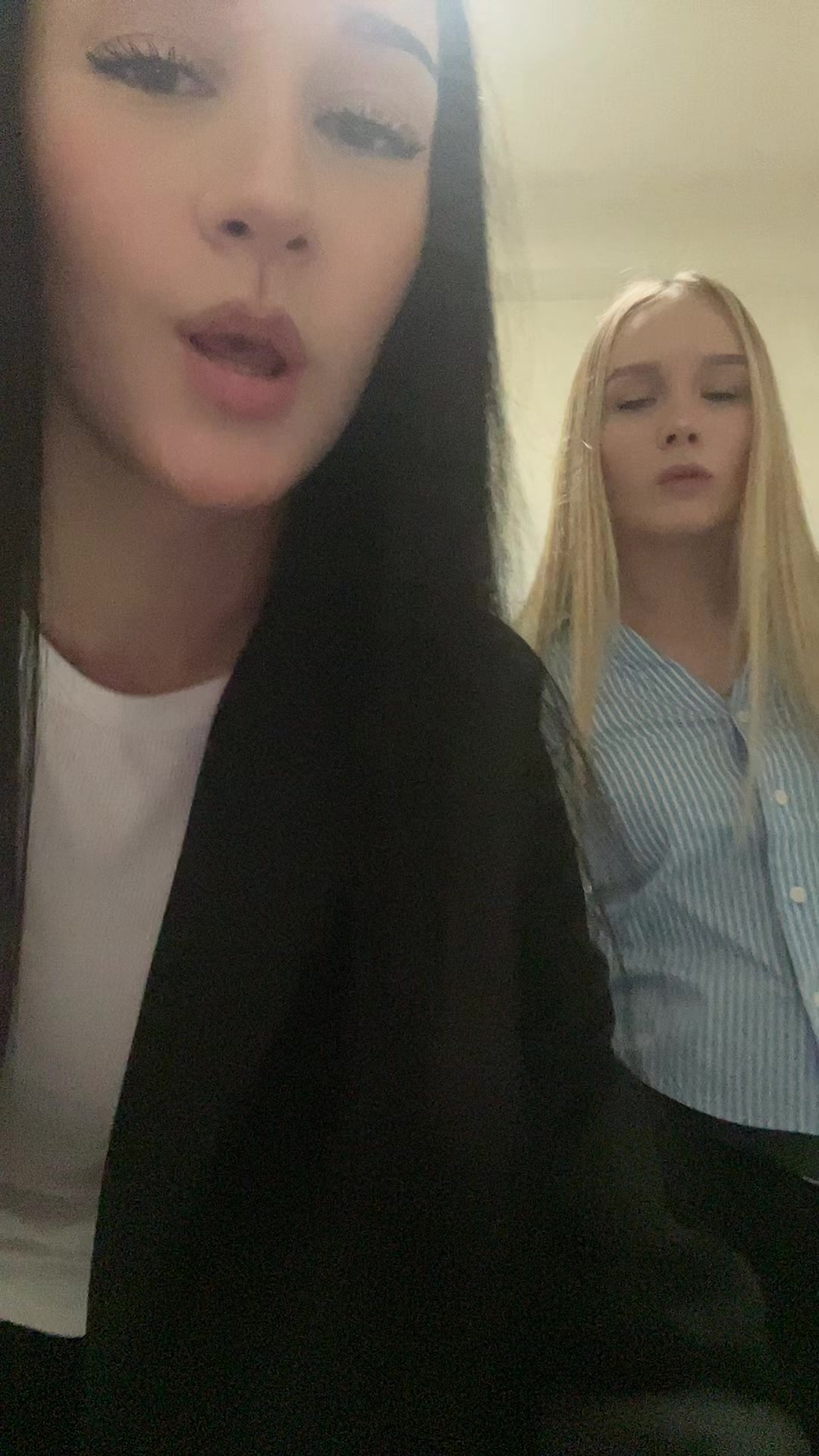 @брюнетка
