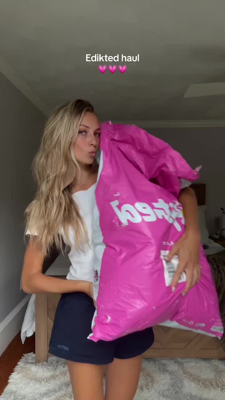@mia lacroix