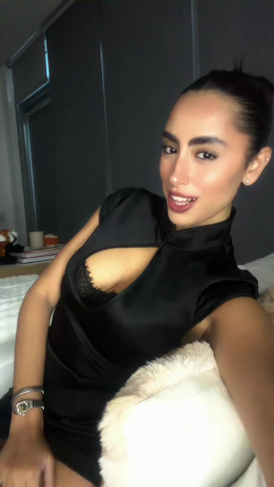 @brunettehotgirl