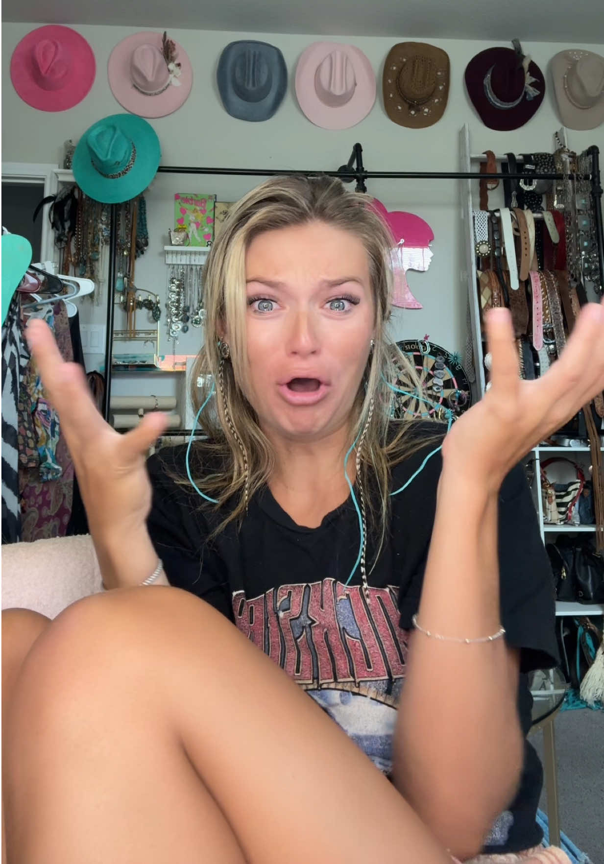 @Dela