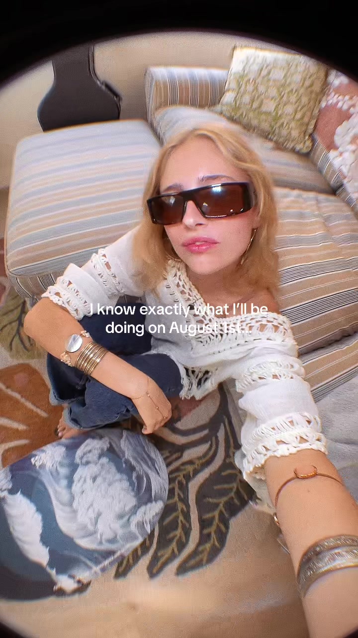 @kelseykinch