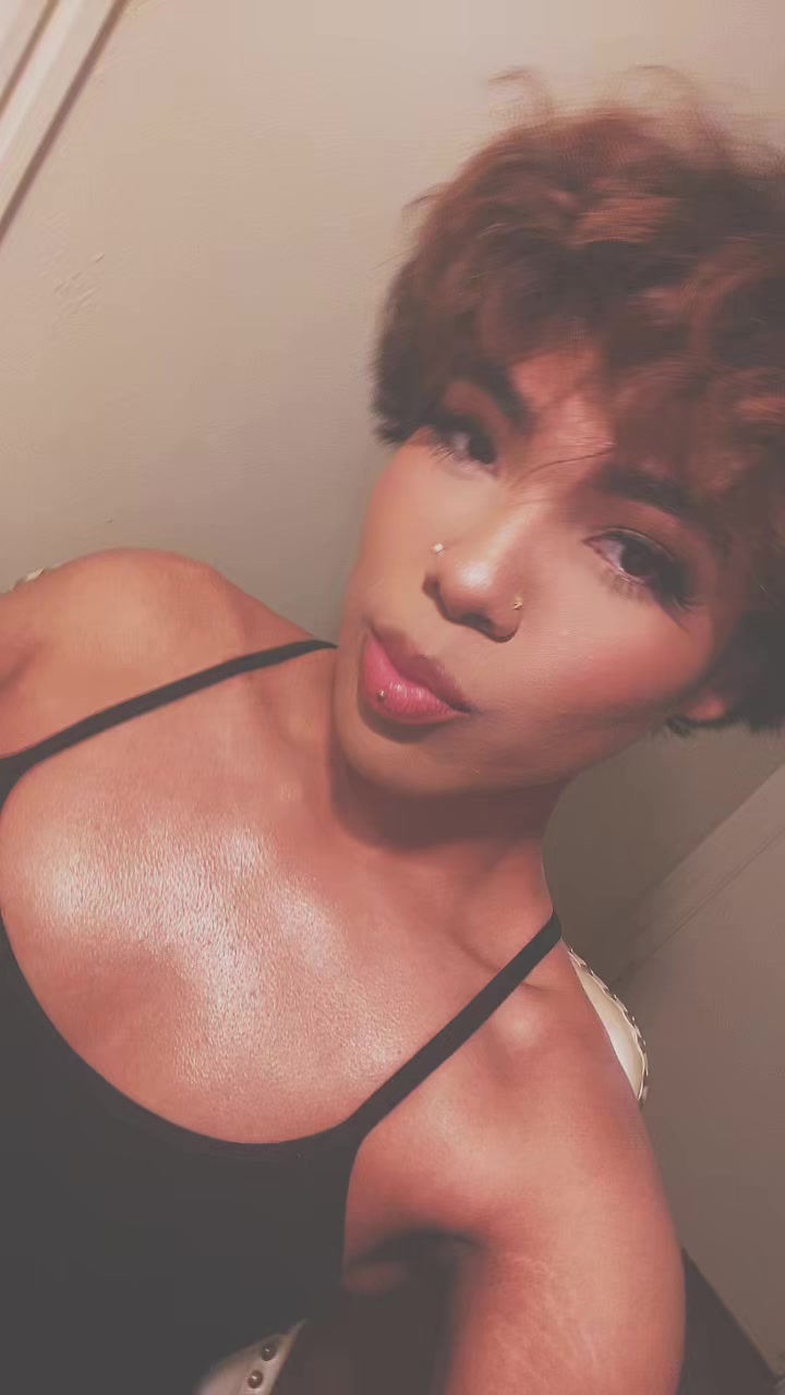 @queenbee💝
