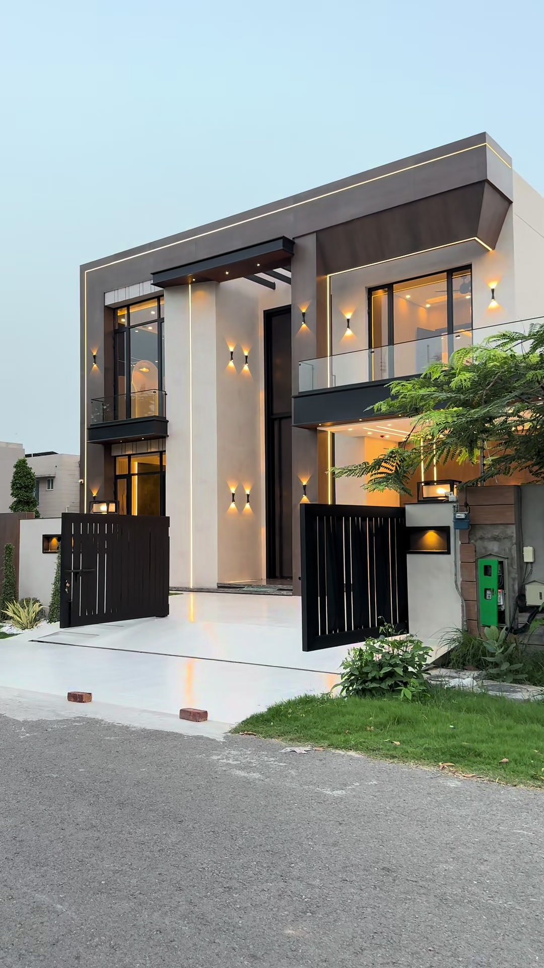 @Iconic Homes DHA