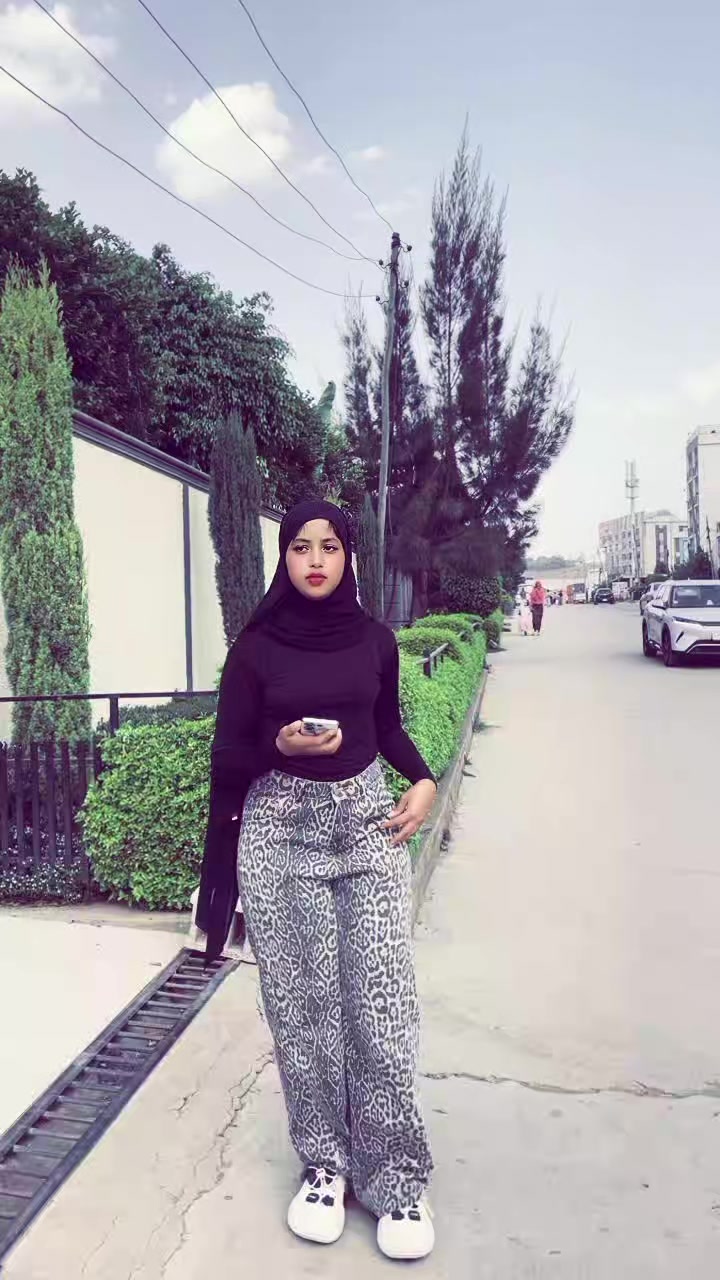 @𝕤𝕦 🌳🌸