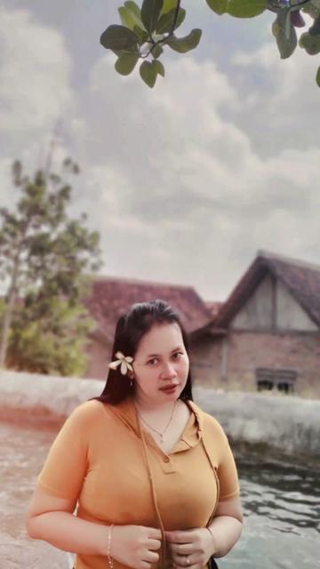 @𝒟𝑒𝓌𝓌𝓌🐝