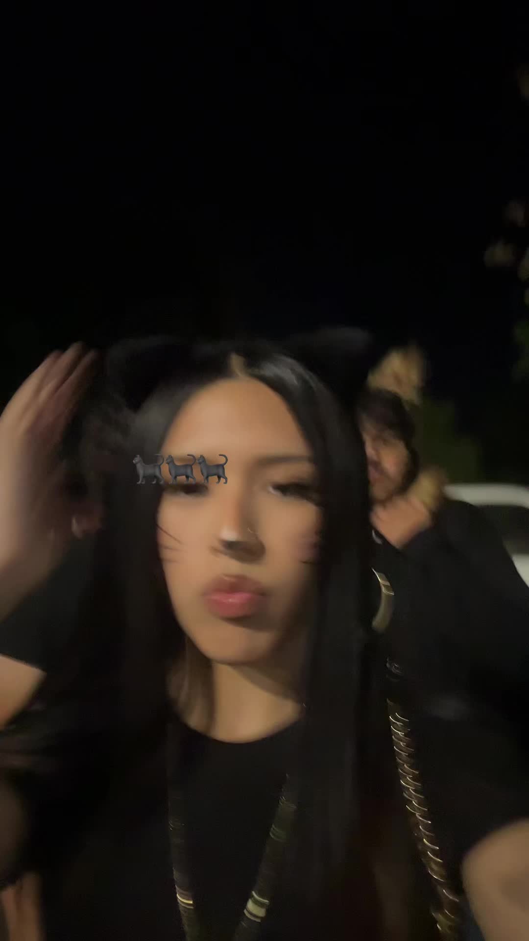 @𖣂