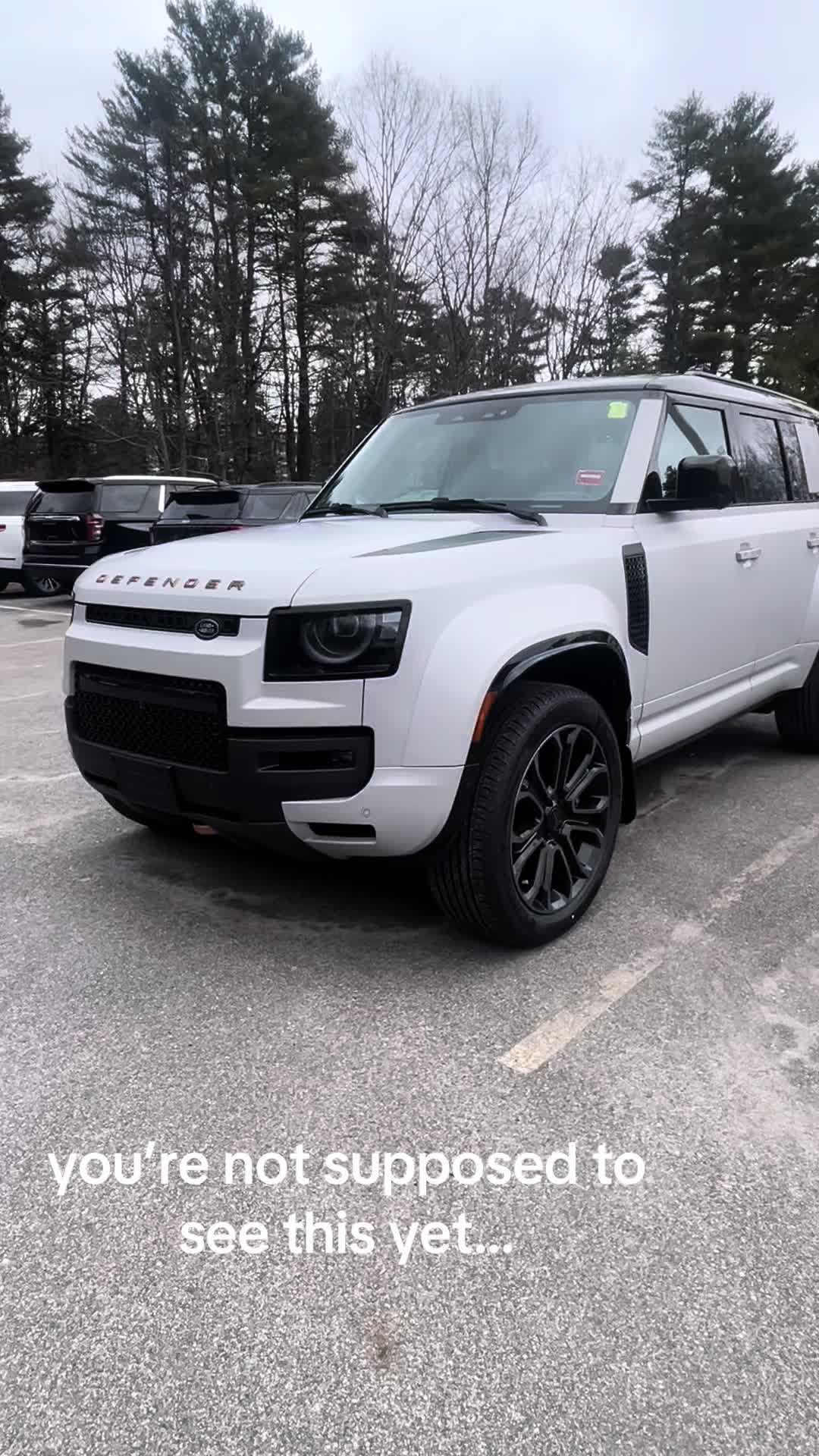 @SarahSellsLuxury
