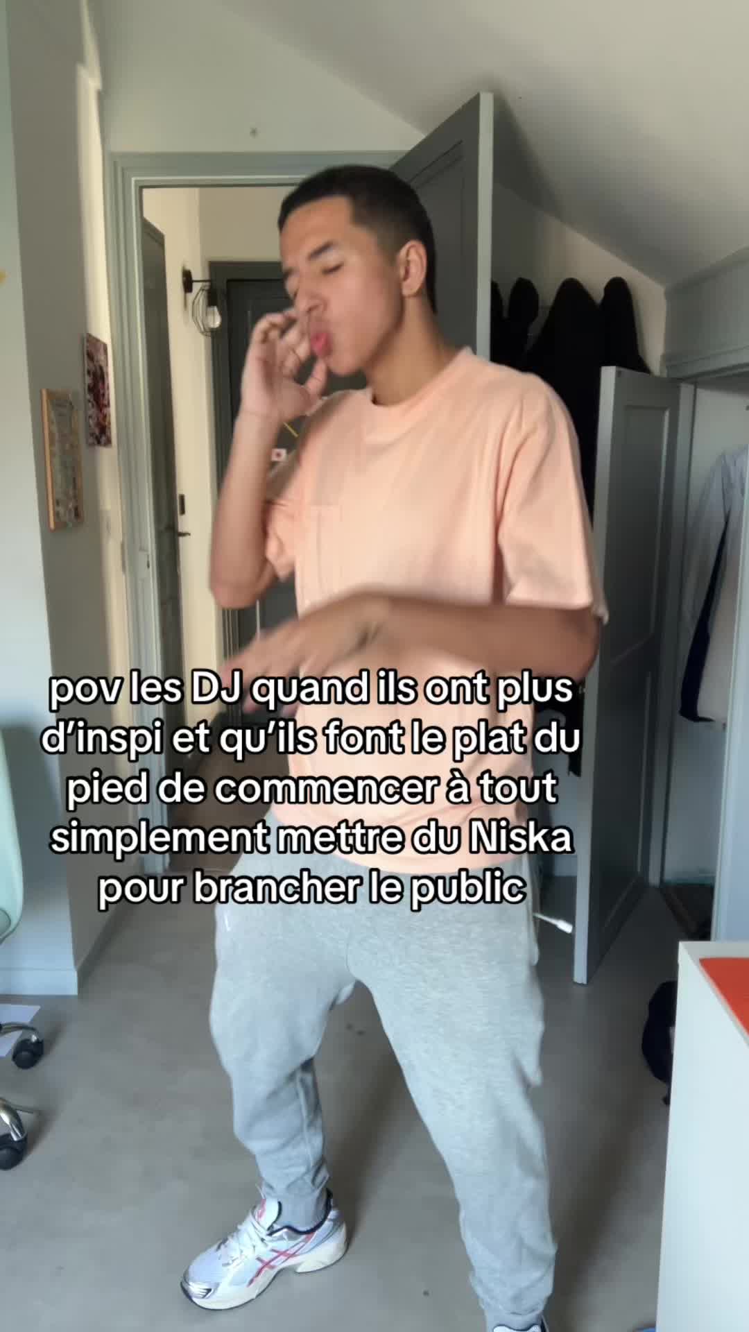@๐ณ๐๐๐๐๐๐๐๐ ๐น๐ฟ