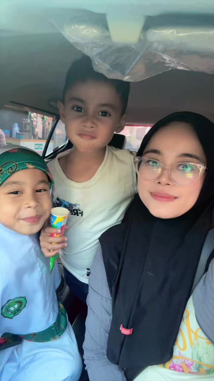 @AZRINA VEIL
