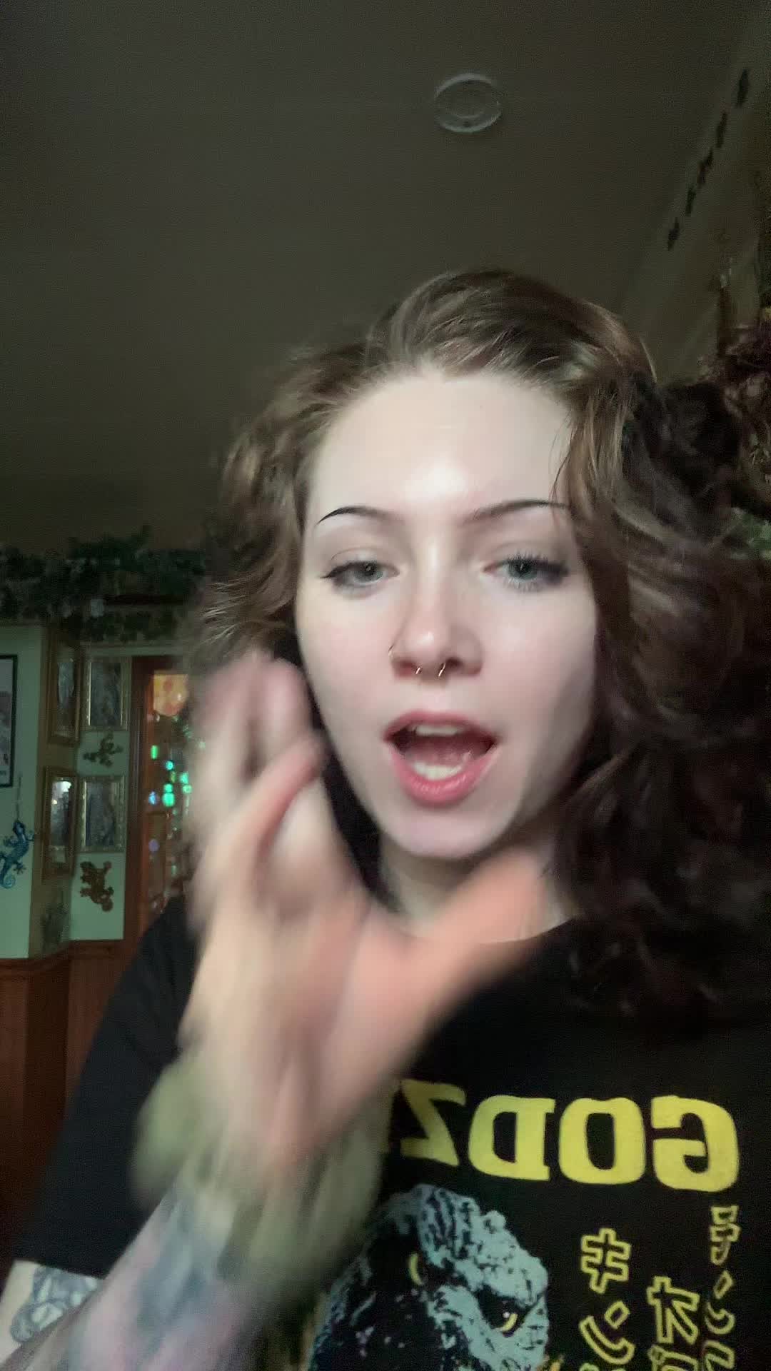 @lizzijogonecrazi