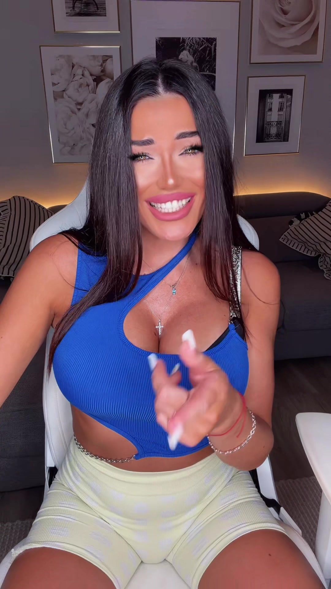 @Valentina
