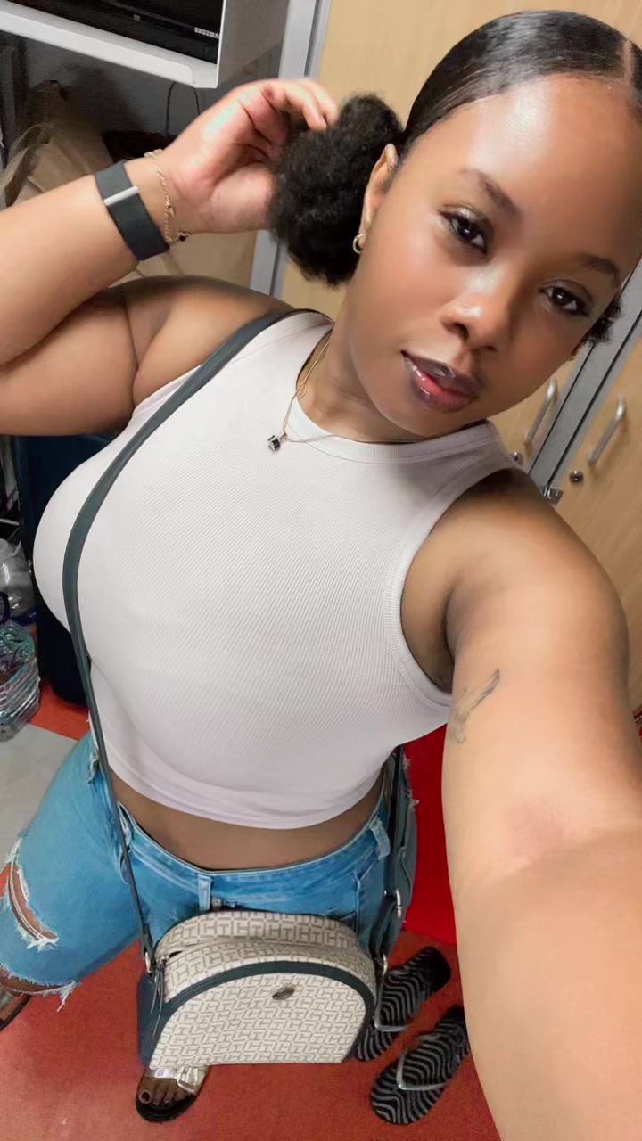 @Royalbadii Yanique
